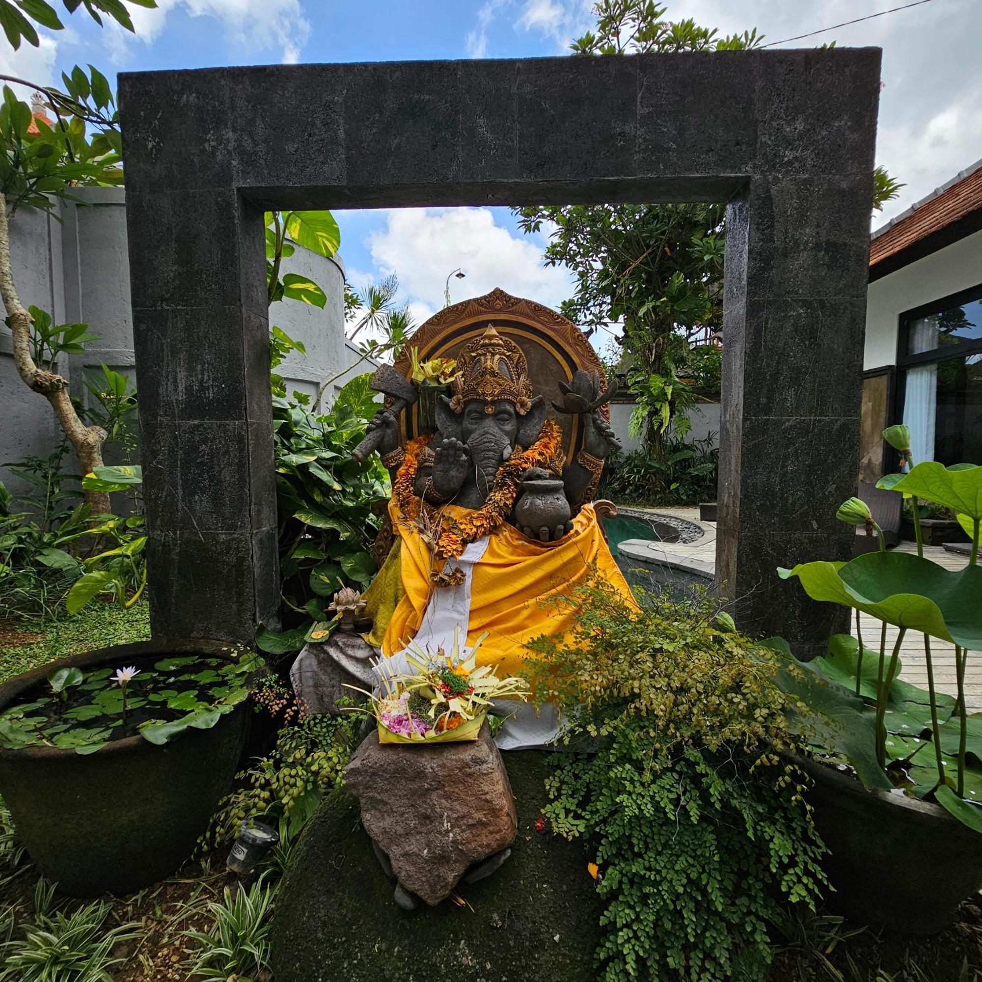 Chandi Hotel Ubud Exterior foto